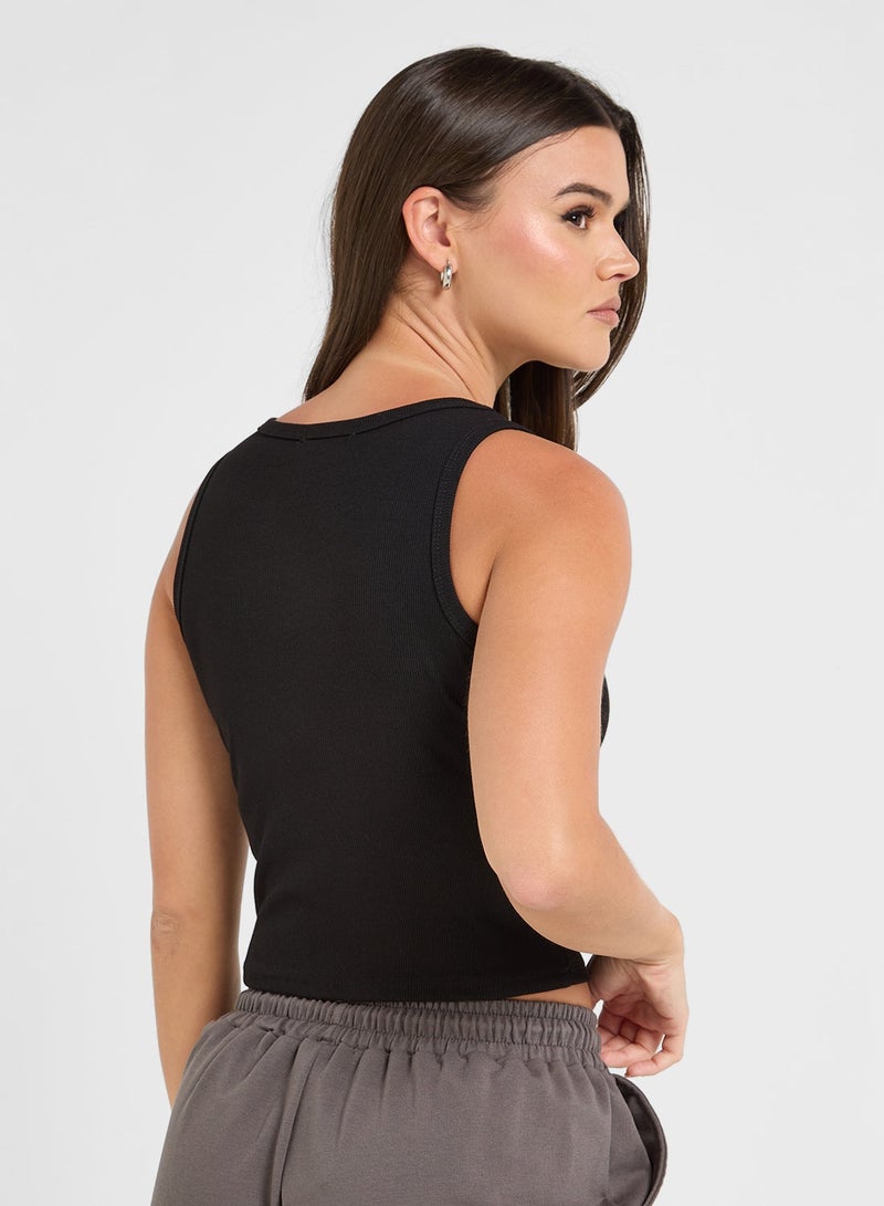 جينجر بيسيكس بلوزة بدون أكمام مضلعة سادة - Image 2